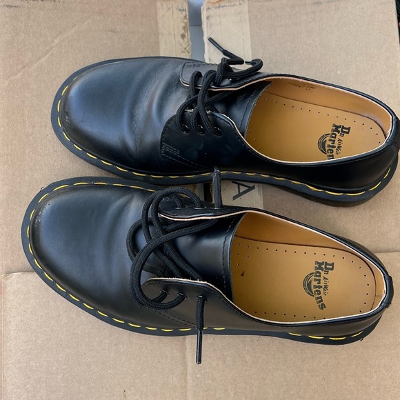 Dr marten’s Oxford leather shoes size 7US - Picture 6 of 6